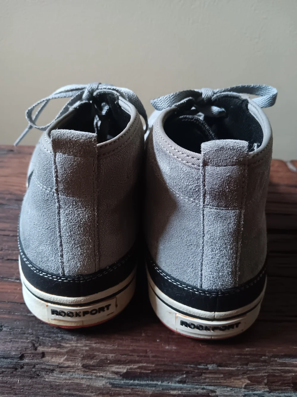 ​Rockport V79517 Men's Size 10 M Grey Suede Mid High Top Sneakers Chukka Shoes
